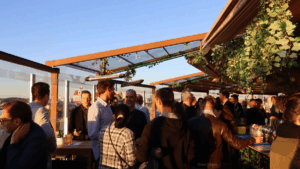 Lire la suite à propos de l’article L’afterwork de rentrée au Taket : plus de 150 Français réunis